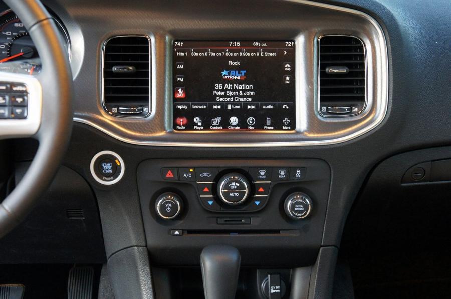  Dodge Charger Rallye V6 2011 года  (фото 17 из 42)